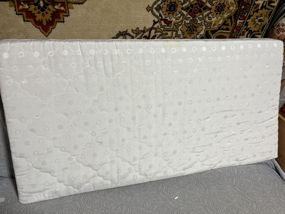 Матрасик у дитяче ліжечко