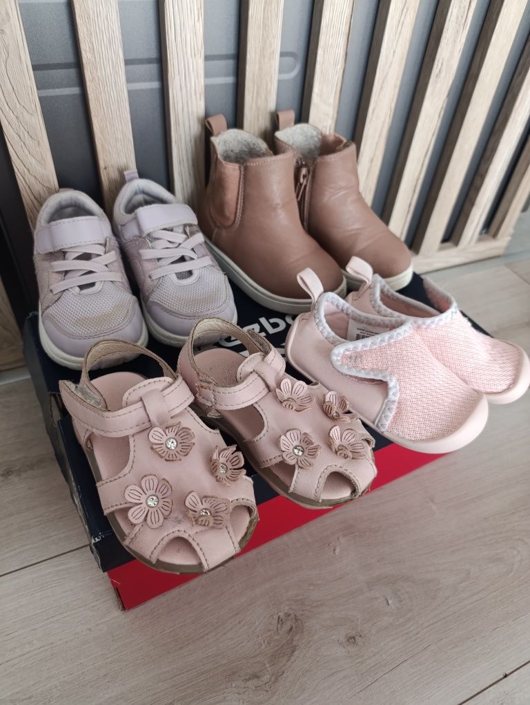 Buty dla dziewczynki - rozmiar 22/jesienne, adidasy, kapcie, sandały