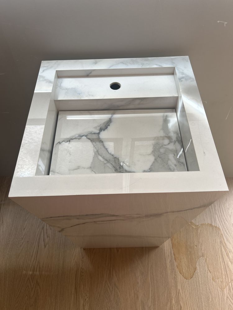 Pio de torre em ceramica indiana