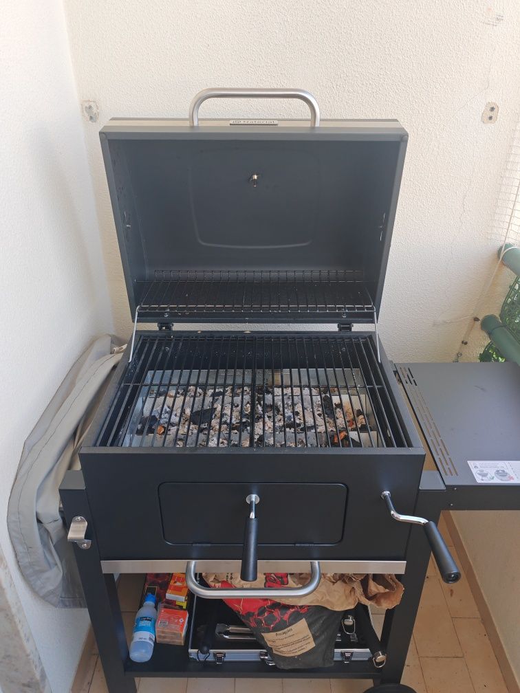 Barbecue carvão Naterial