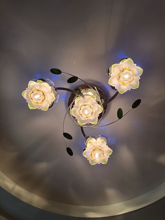 Продам люстру б/у