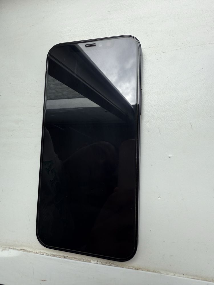 Продам Iphone 12 64 гигабайта  у чудовому стані з захисним склом