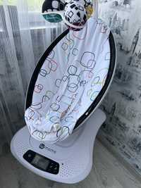 Заколихуючий центр 4Moms Mamaroo 4.0