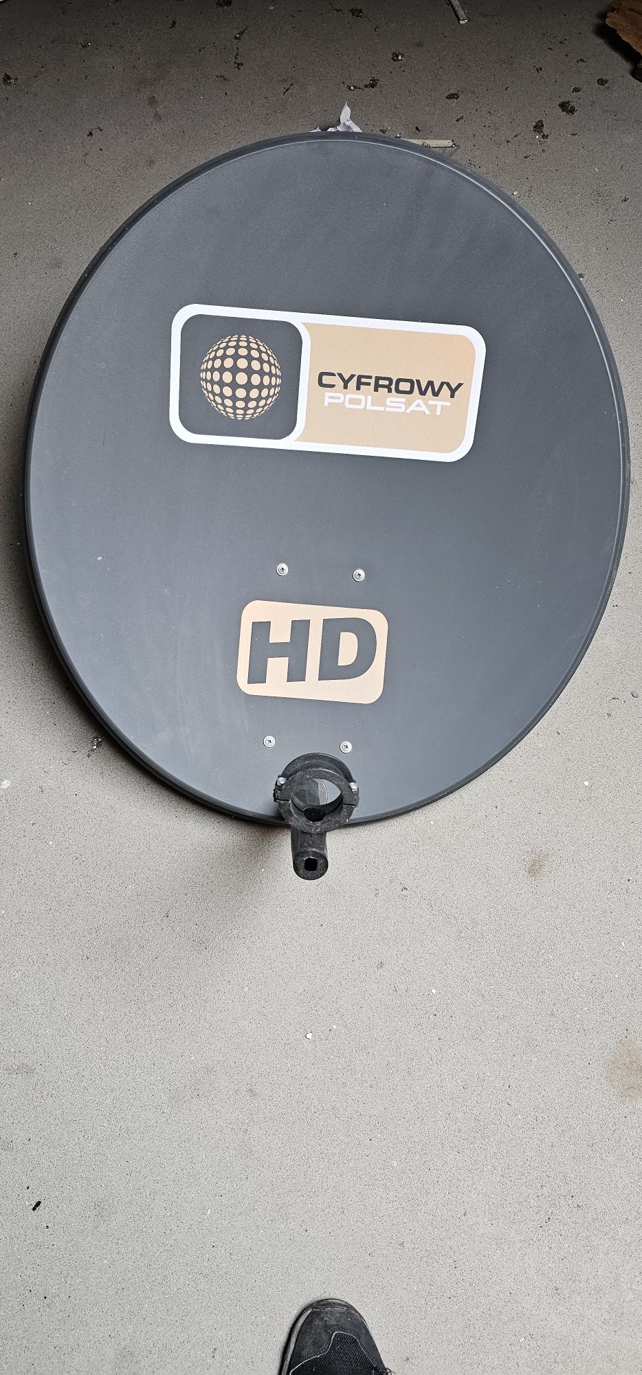 Antena satelitarna w bardzo dobrym stanie.