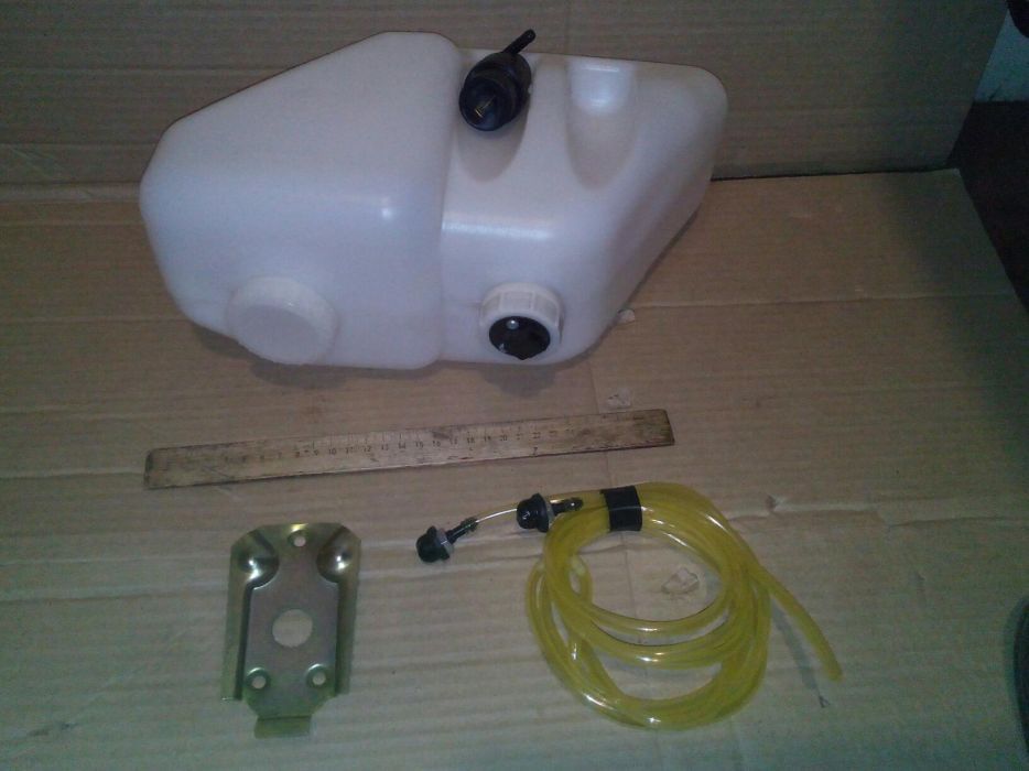 Бачок омывателя ВАЗ на 5л с датчиком уровня комплект.