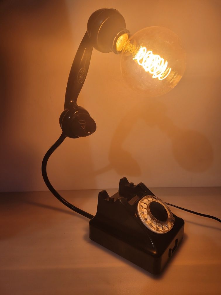Lampka nocna ,ozdobna na bazie starego telefonu w stylu vintage.