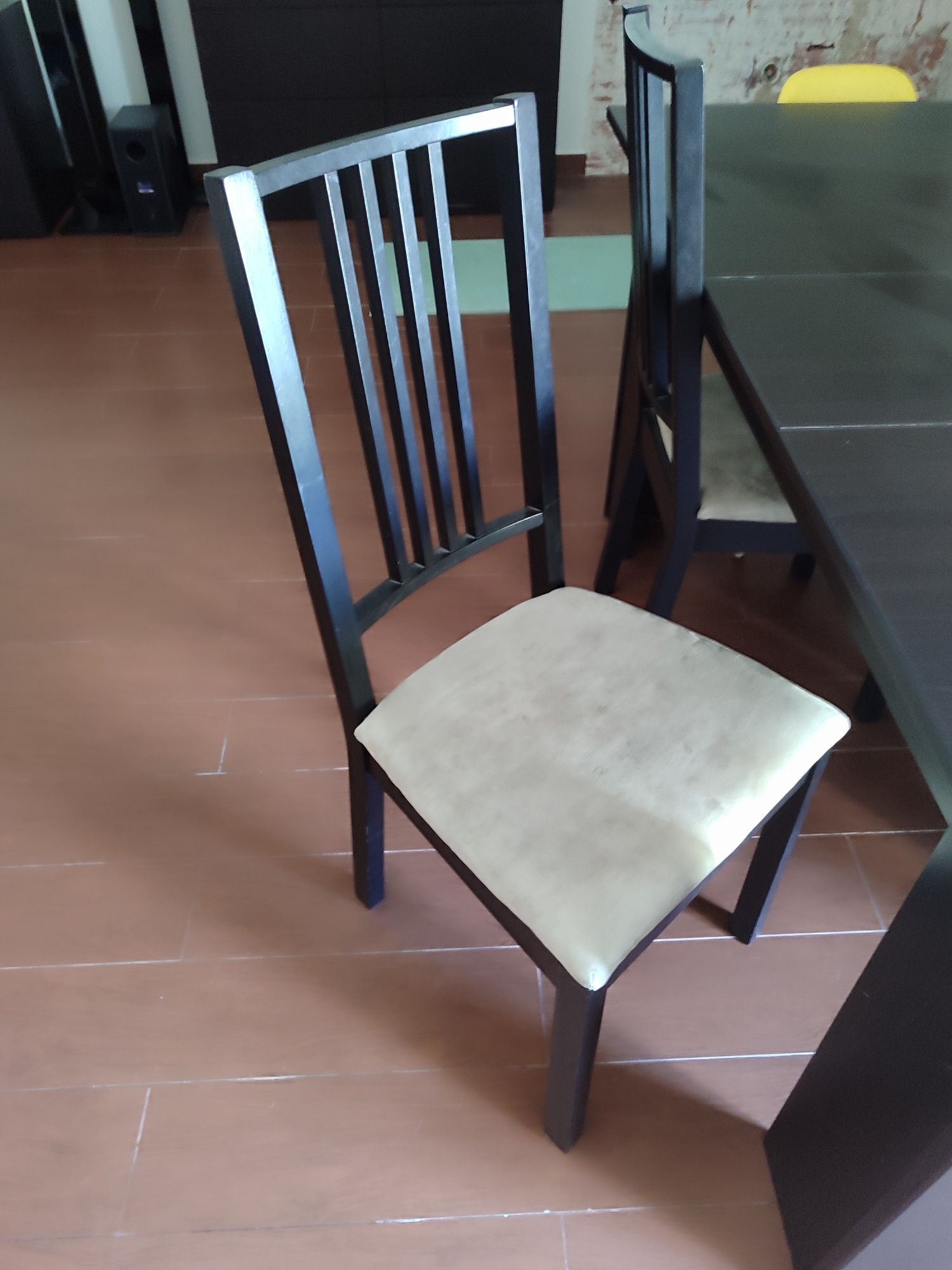 Mesa e 4 cadeiras