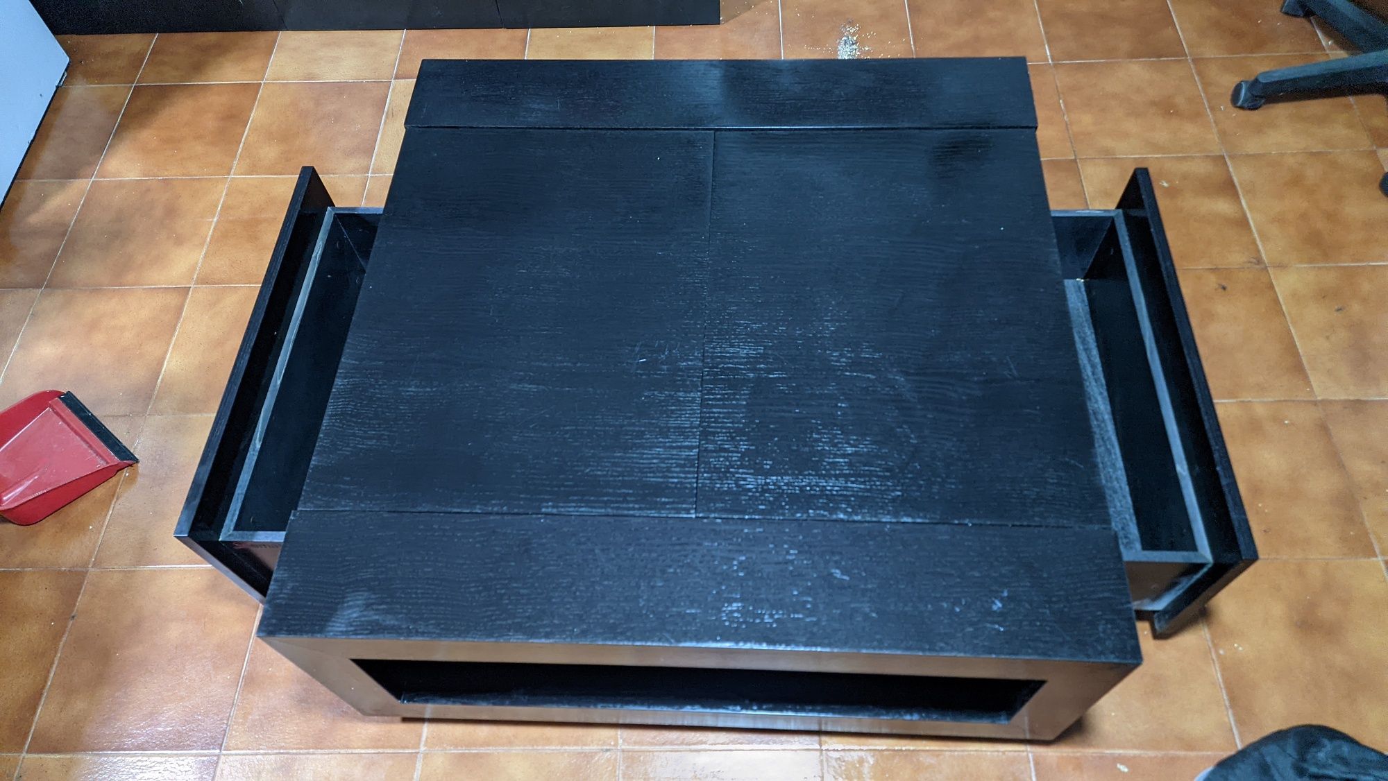 Mesa de centro semalha com bar embutido