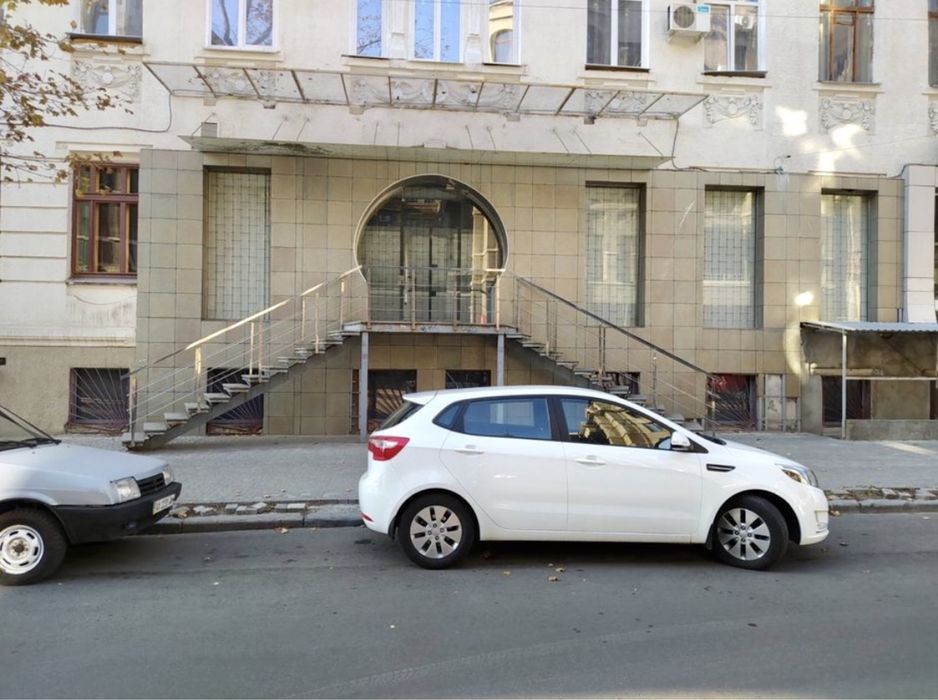 Аренда центр  ул Алчевских магазин , банк , почта , и .д Без комисии