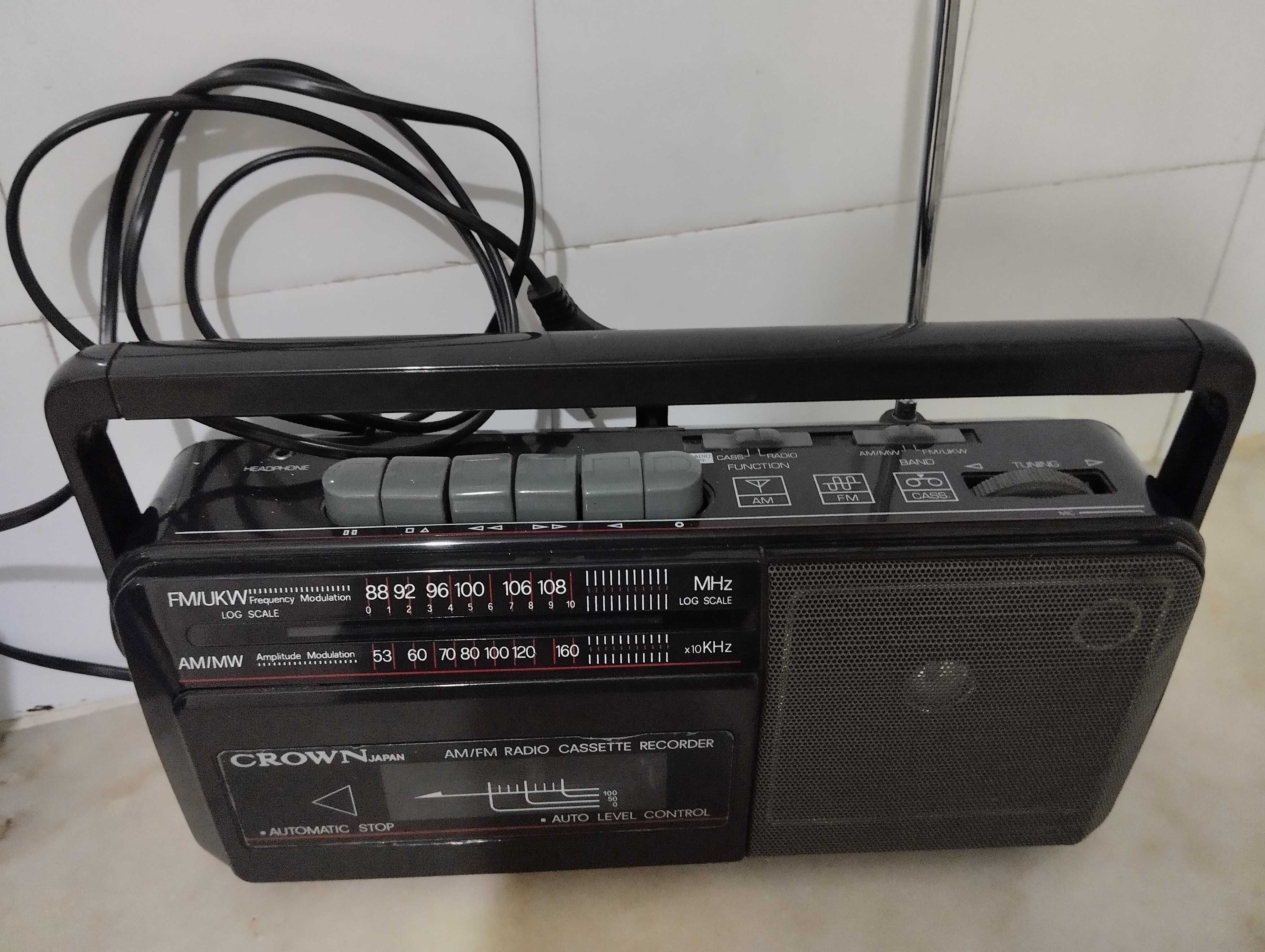 Crown Japan  SZ-88 AM/FM Radio Cassette - A funcionar