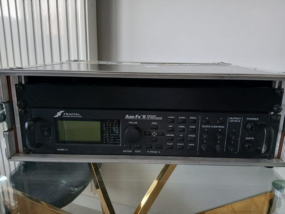 Fractal Axe Fx 2 mark II, wraz ze sterownikiem midi.