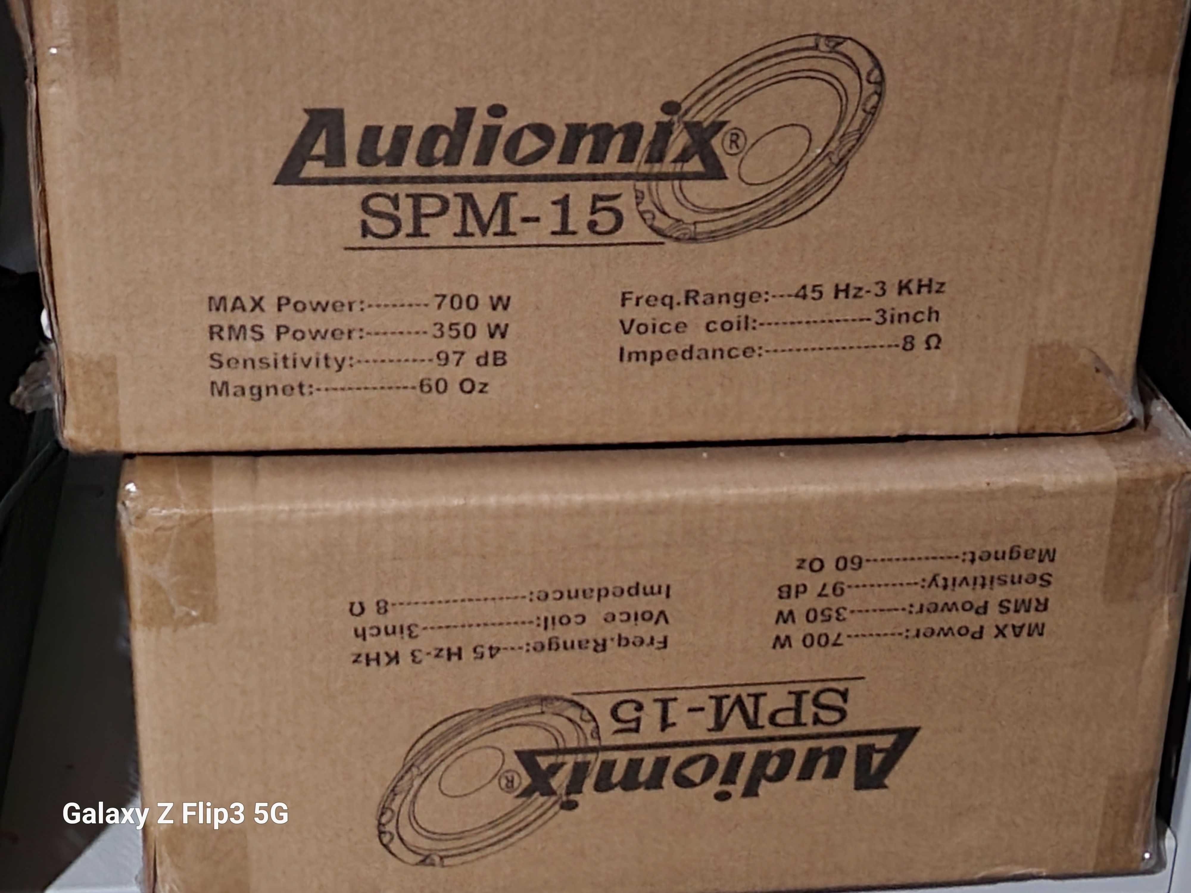 Duas Colunas de som não Amplificadas com 700W RMS cada, 1400W Musicais