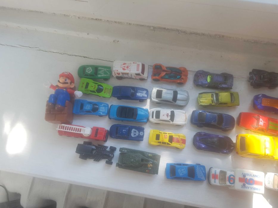 Іграшки для дітей машинки