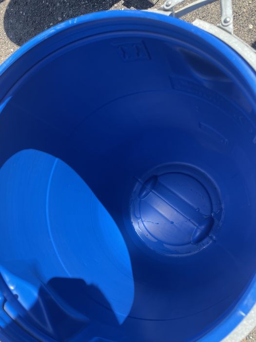 Beczki plastikowe 120L czyste, kompletne, szczelne, na kapustę