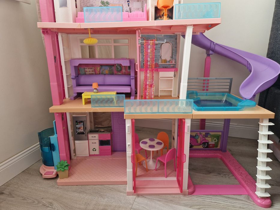 Barbie dreamhouse
