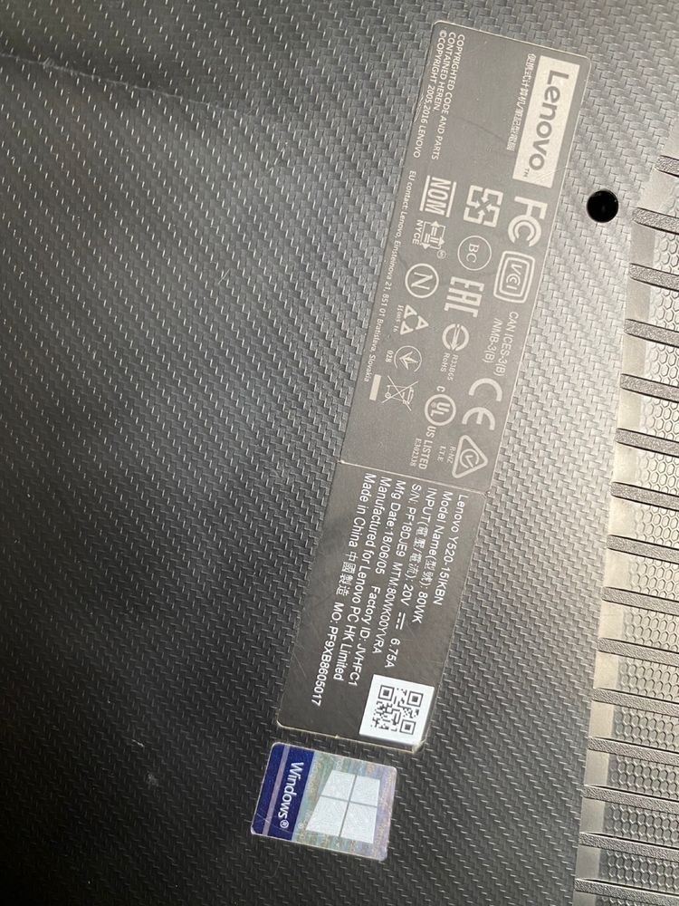 Ноутбук Lenovo Legion Y520-15IKBN Black (80WK00YVRA)