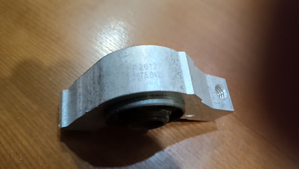 Сайлентблок задний переднего рычага Ситроен С5