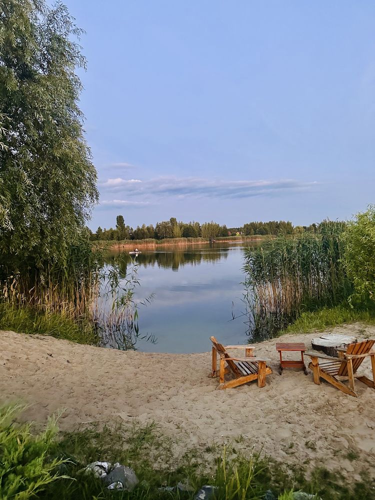 Відпочинок, як на морі — будиночок на березі чистого озера