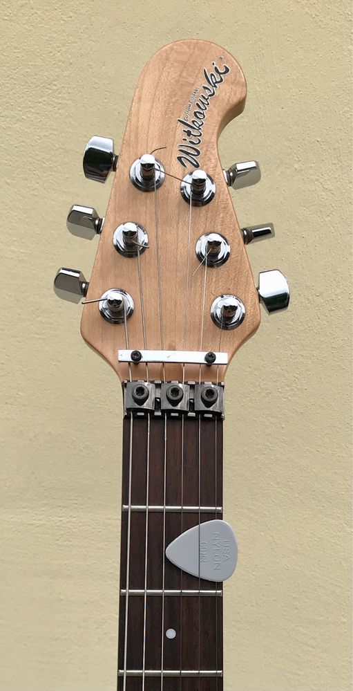 Witkowski Custom Guitars (MUSIC MAN Silhouette)