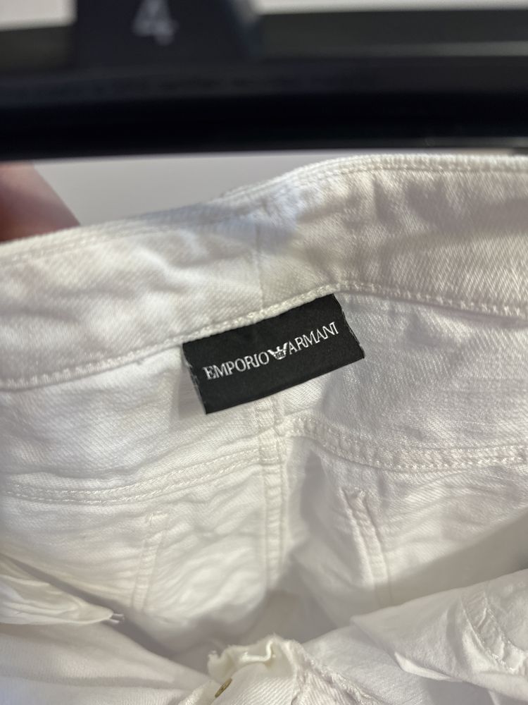 Продам джинсы белые Armani Emporio !! Оригинал