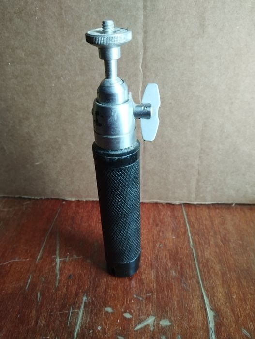 Штатив настольный для фотоаппаратов.