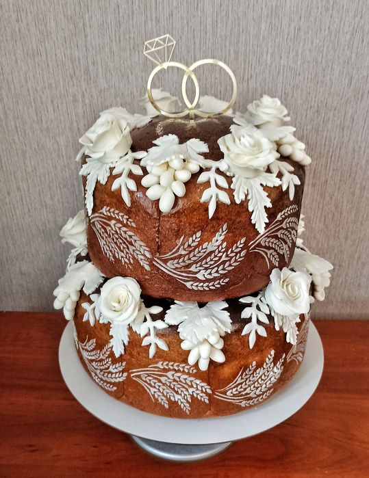 Коровай святковий, коровай ювілейний, шишки весільні, паска домашня.