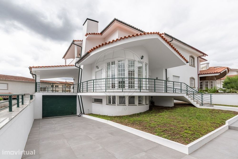 Moradia T5 para venda