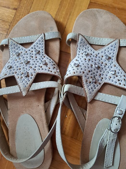 Sandálias bege estrela