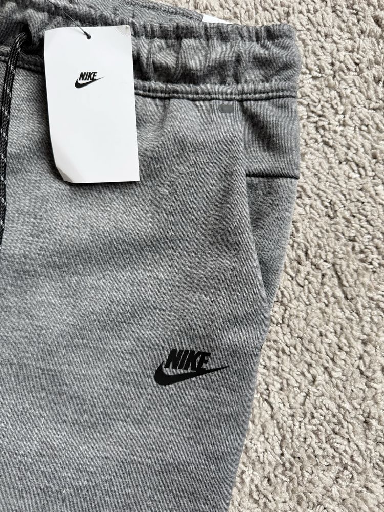 Шорты Nike Tech Fleece