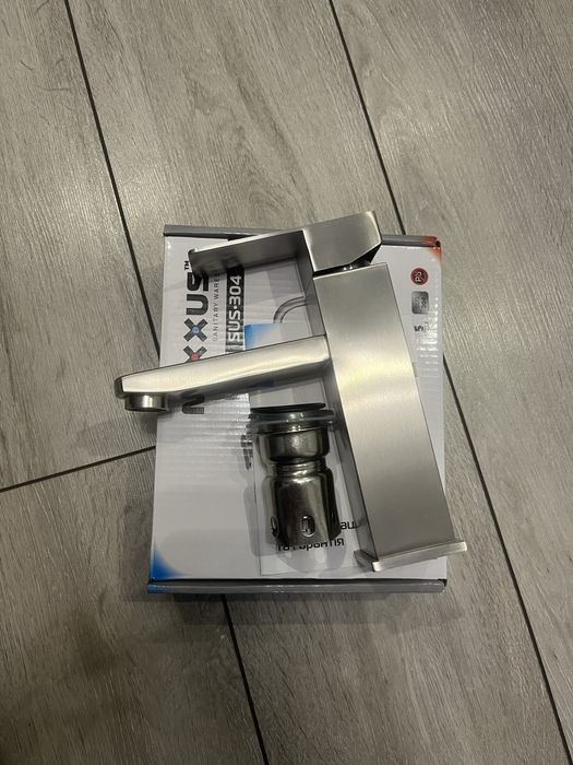 Змішувач для умивальника Mixxus KUB-001, нержавійка, квадратний дизайн