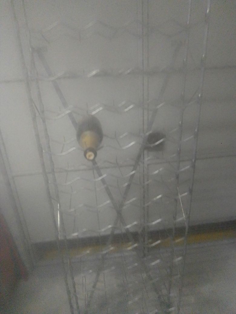 Garrafeira. Em ferro galvanizado- REBAIXA PRECO