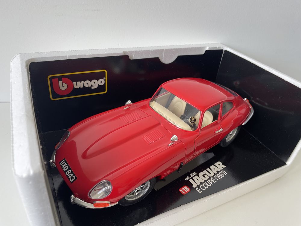 77. Model Jaguar E-Type 1:18 Bburago Burago (nie maisto welly)