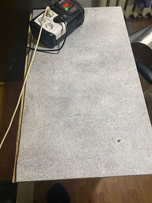 Продам кухонний обідній стол