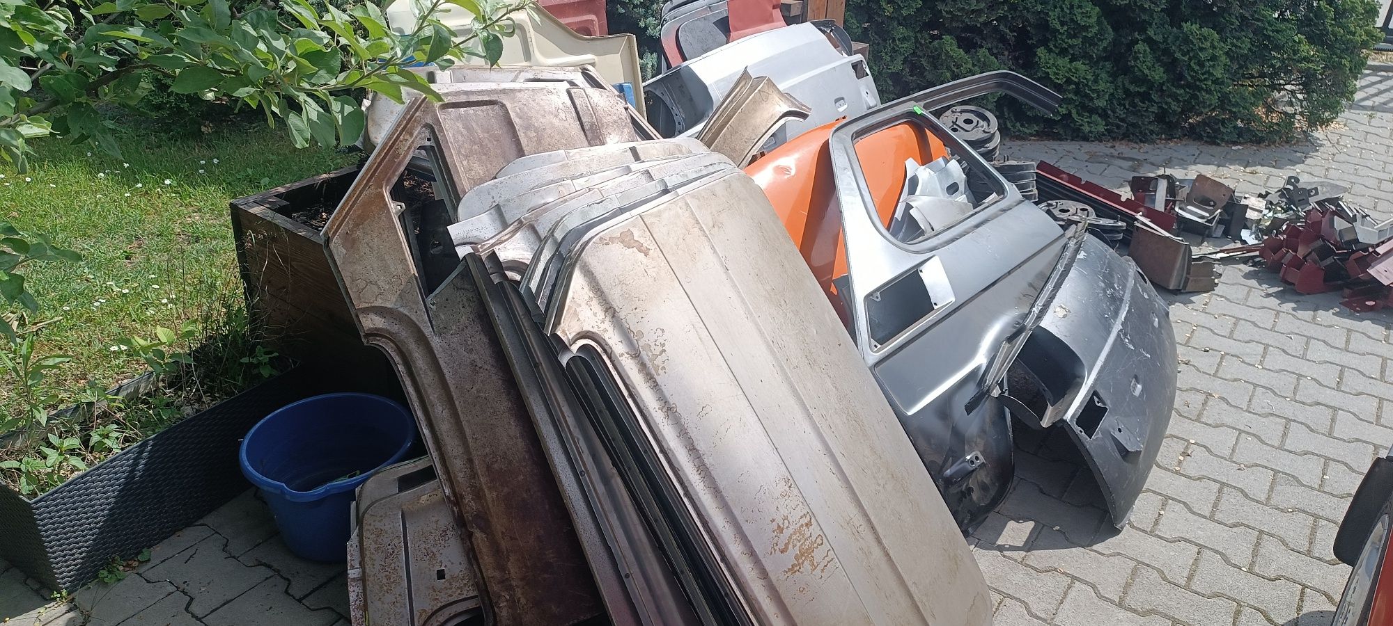 Fiat 126p blacharka części blacharskie karoseryjne duży skład