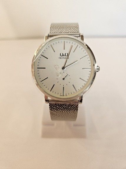 zegarek damski q&q w srebrnym kolorze