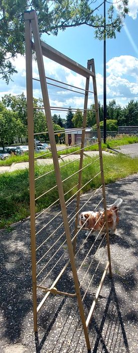 Regał metalowy rozkładany plus dwa regały zawieszane