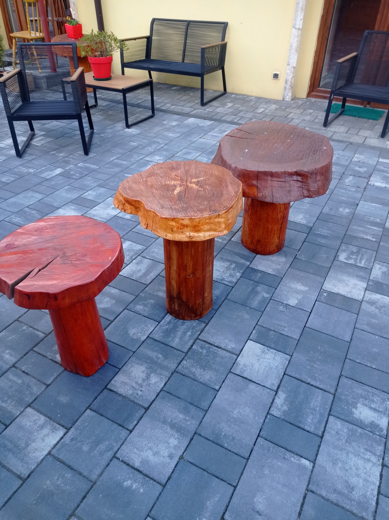 Stoliki ozdobny z plastra drewna