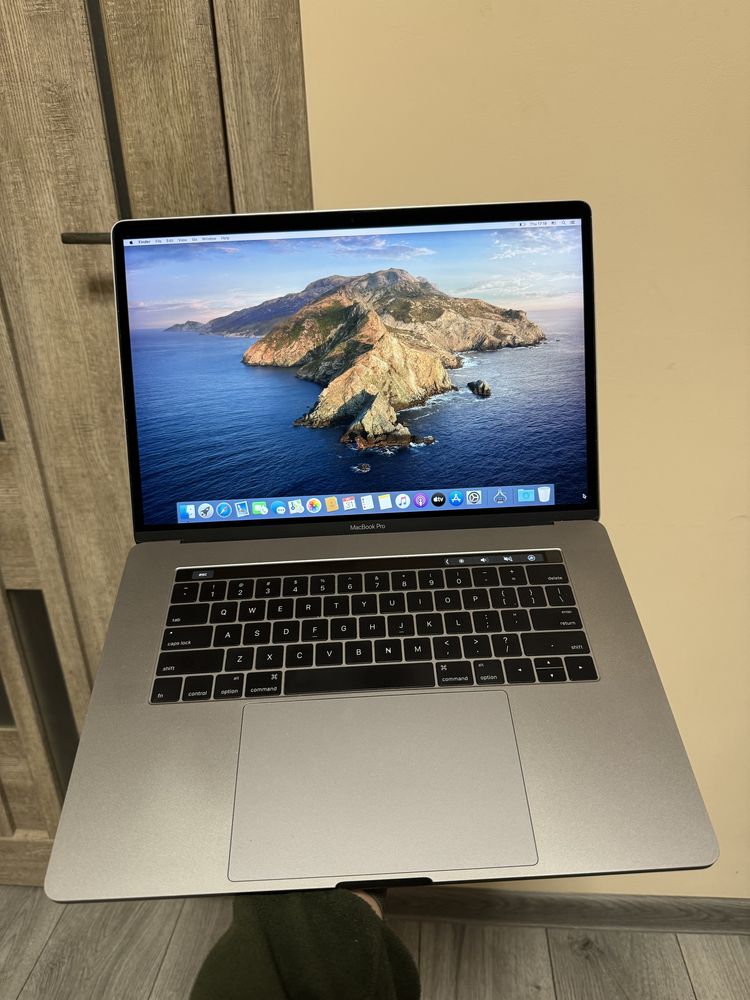 Macbook pro 15 2016 core i7 2.6ghz 16/256gb amd pro 450 2gb