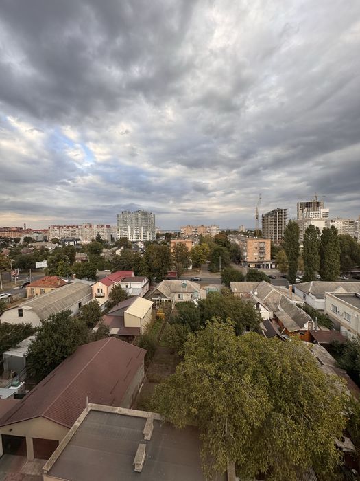 Квартира з ремонтом в тихому центрі міста, з видом на Дніпро.