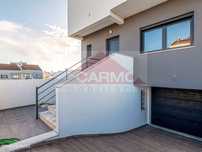 Moradia SEMINOVA T5 Piscina (Negociável!)