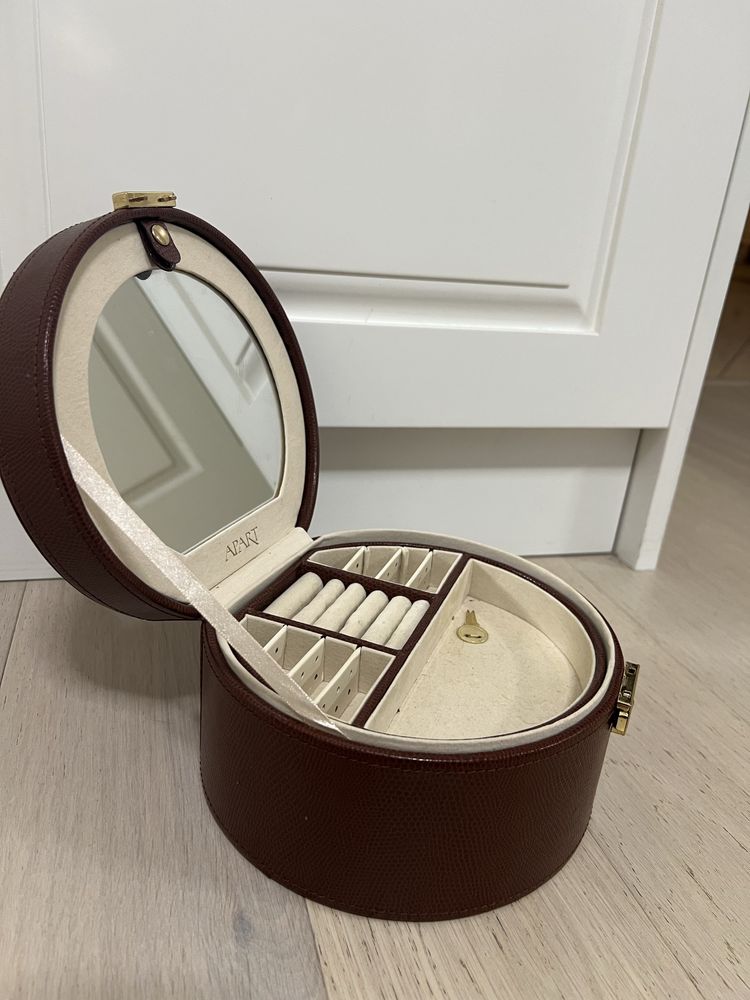 Kuferek na bizuterie Apart