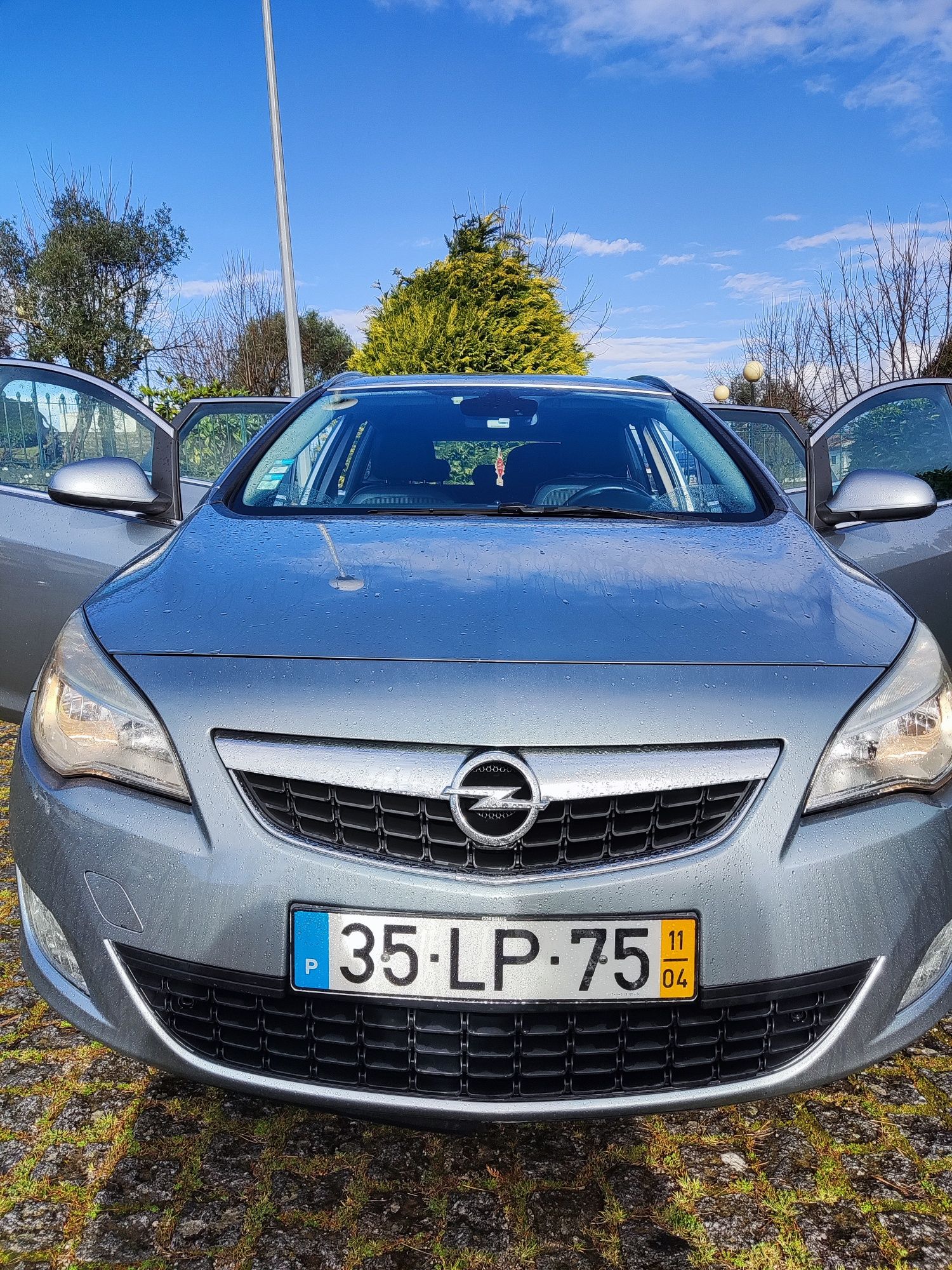 Opel Astra SW CDTI 2011