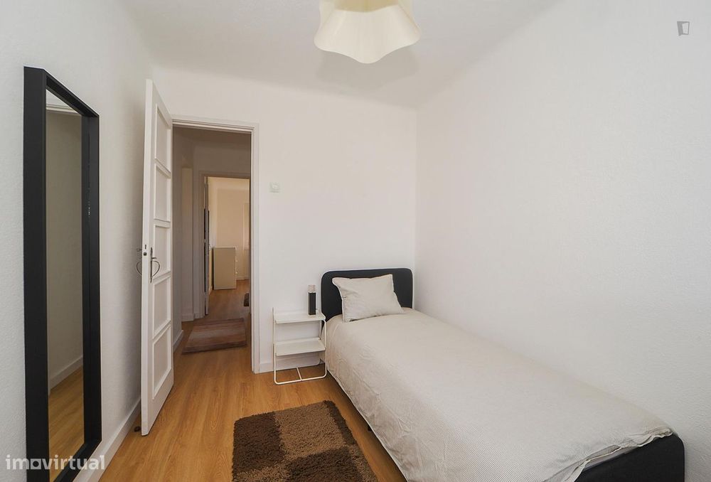 749612 - Quarto com cama de solteiro em...