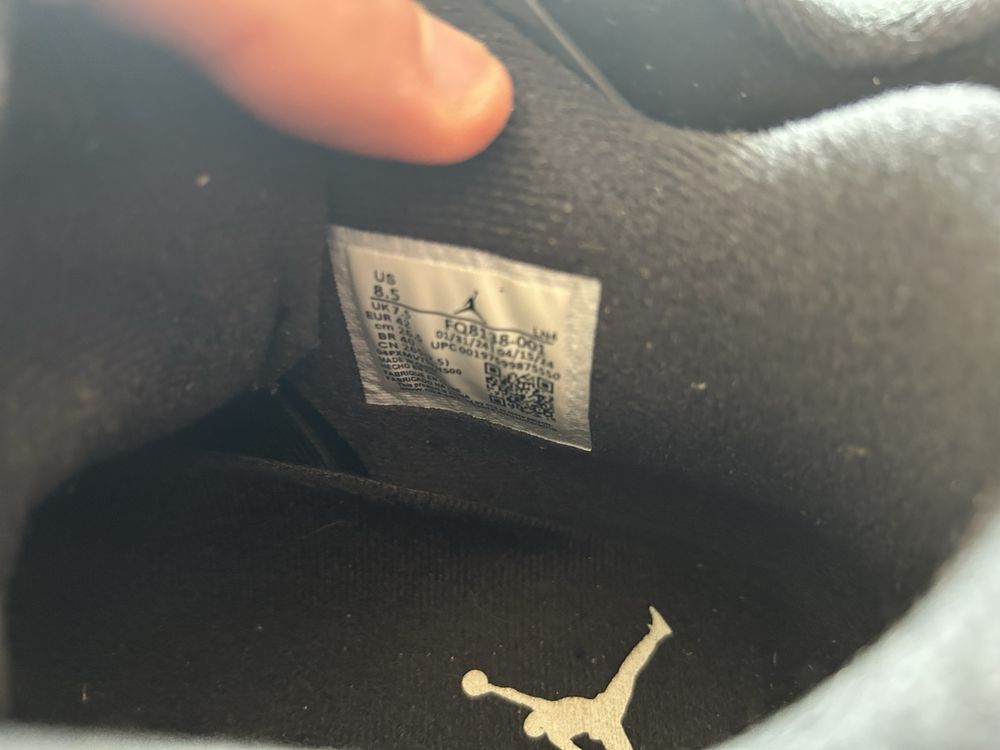 Jordan4 white thunder