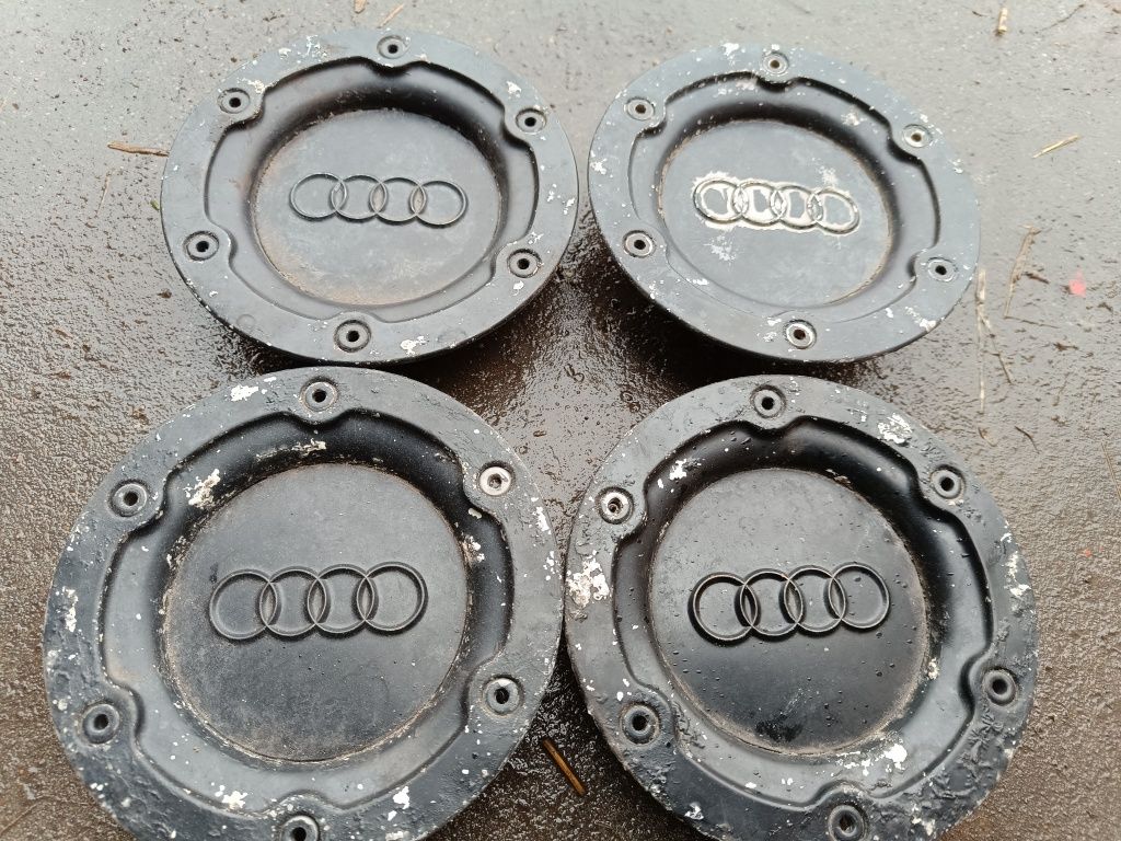 Dekle dekielki emblematy Audi A6 A8 8N0 601.  4A0 601 komplet
