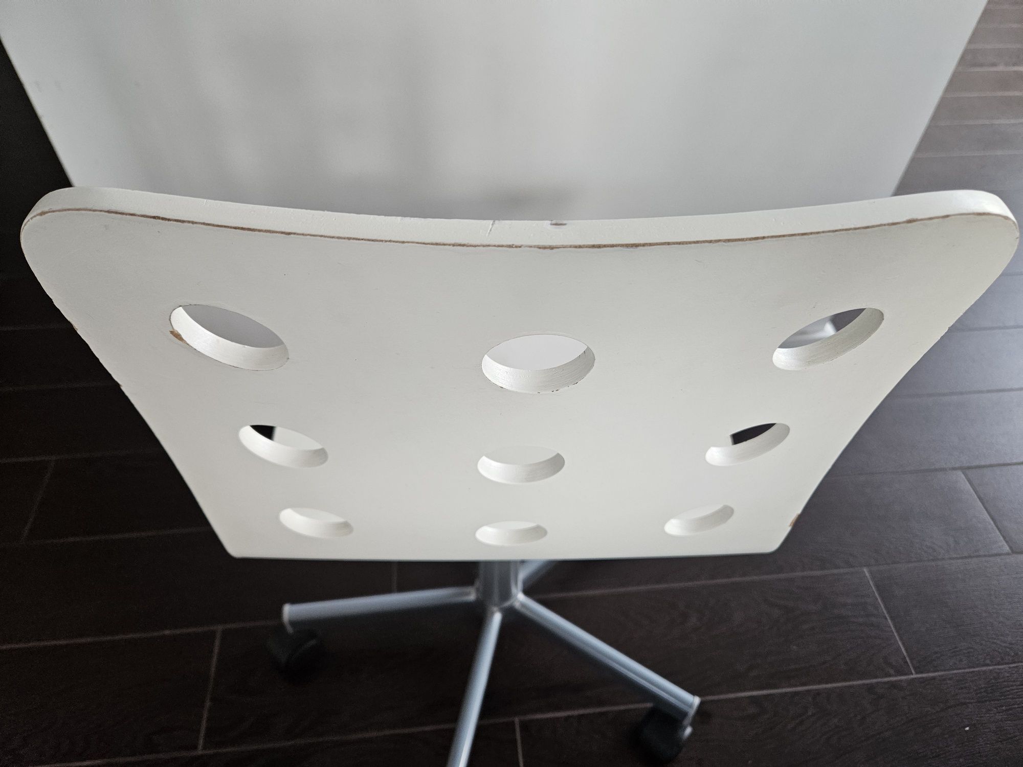 Dziecięce krzesła biurkowe Ikea białe do odnowienia