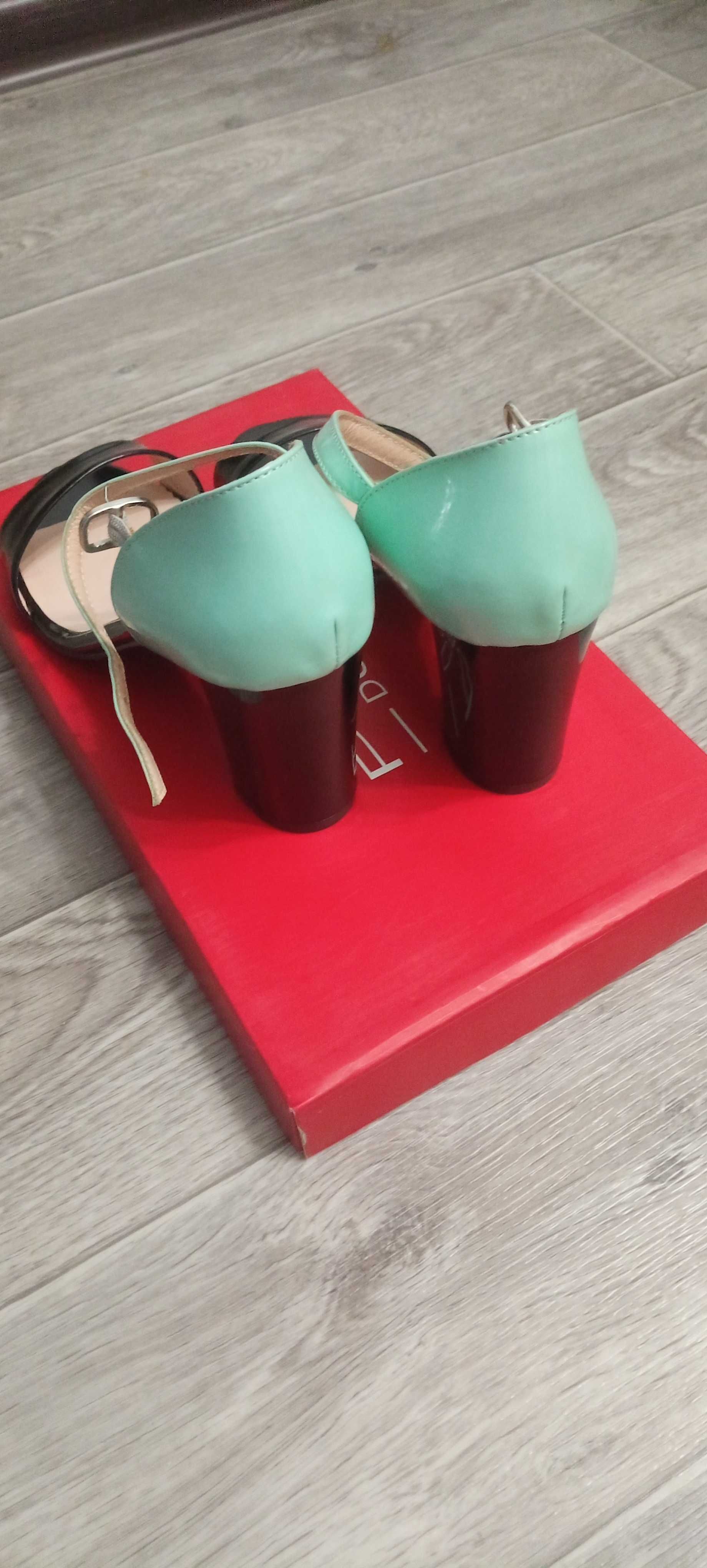 Продам туфли женские