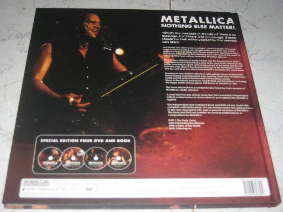 Livro METALLICA (com 4 DVD's) (NOVO)!