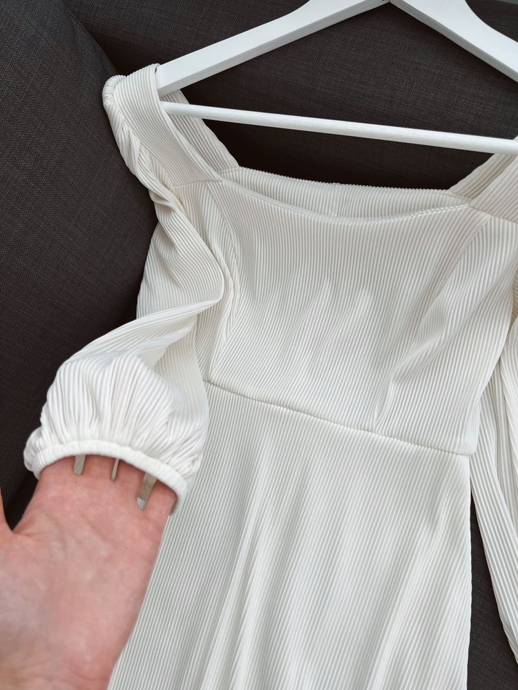 Красива сукня пліссе молочного кольору М(46)