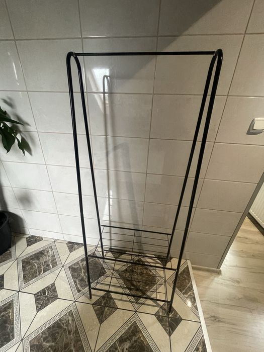 Lekka i poreczna garderoba/stojak/wieszak